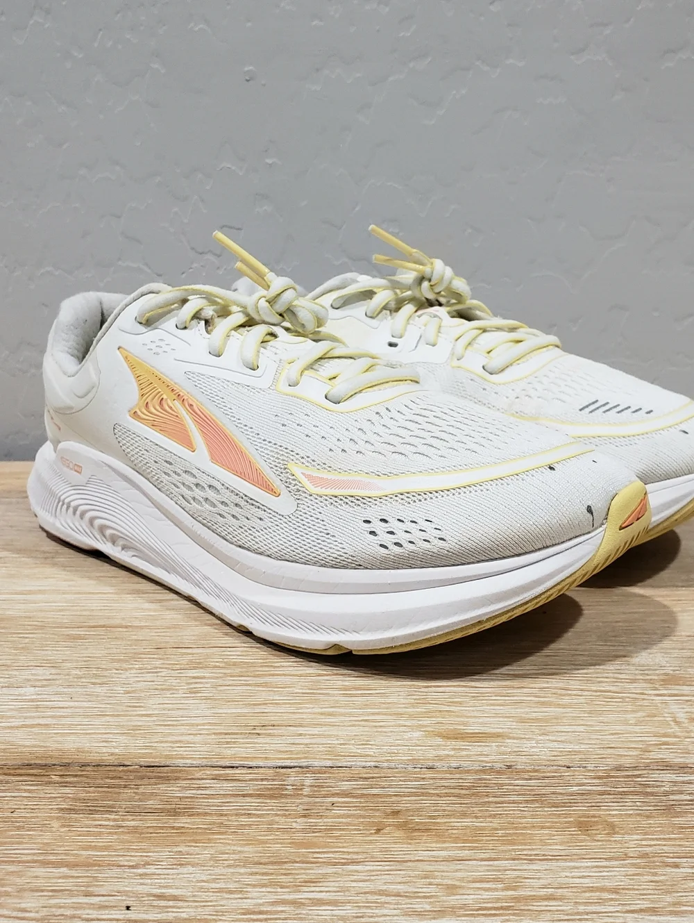 ALTRA Women's Paradigm 6 Running Shoes (10) White/Coral
